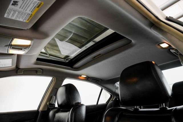Photo of 2010 White Nissan Maxima