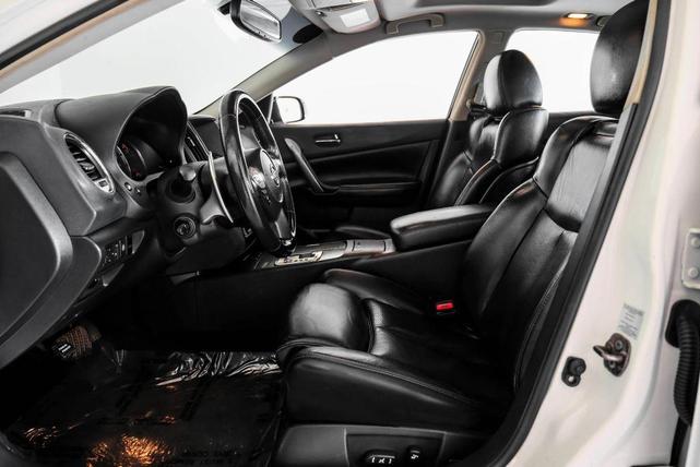 Photo of 2010 White Nissan Maxima