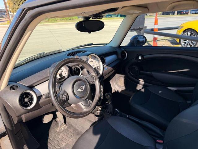 Photo of 2013 White MINI Hardtop