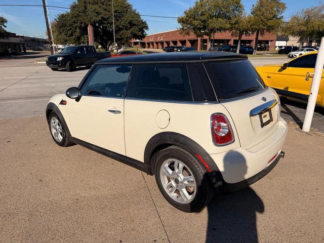 Photo of 2013 White MINI Hardtop