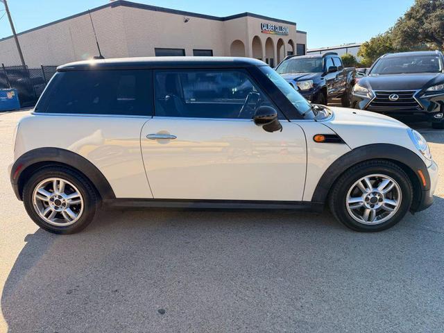 Photo of 2013 White MINI Hardtop