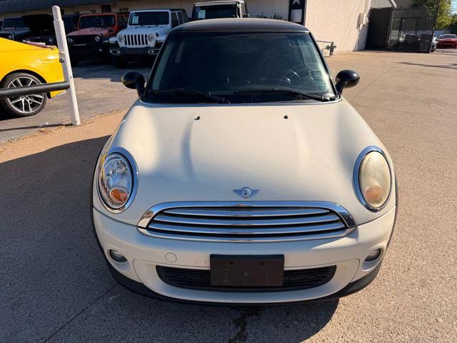 Photo of 2013 White MINI Hardtop