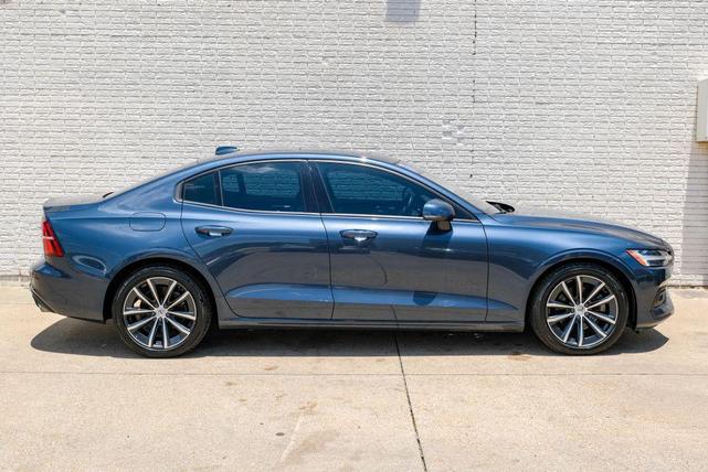 Photo of 2021 Blue Volvo S60