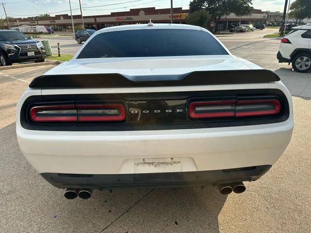 Photo of 2016 White Dodge Challenger