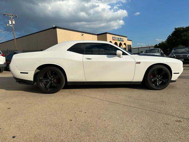 Photo of 2016 White Dodge Challenger