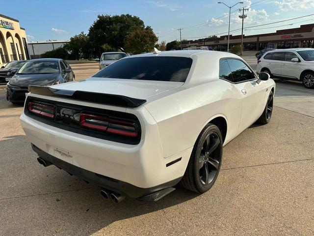 Photo of 2016 White Dodge Challenger
