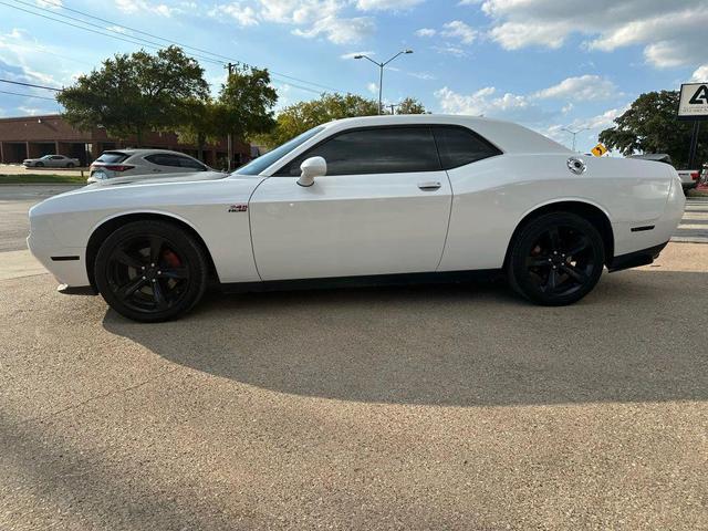 Photo of 2016 White Dodge Challenger