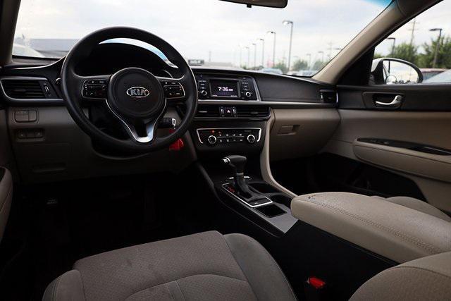 Photo of 2017 Snow White Pearl Kia Optima