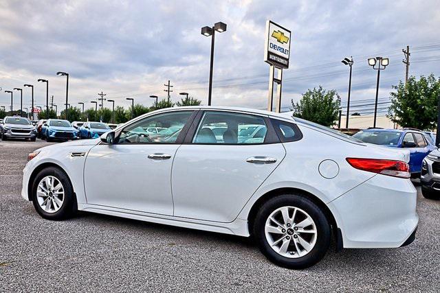 Photo of 2017 Snow White Pearl Kia Optima
