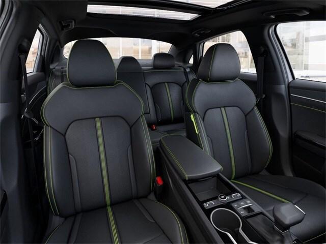 Photo of 2026 Snow White Pearl Kia K5