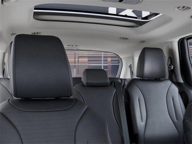 Photo of 2026 Snow White Pearl Kia Carnival