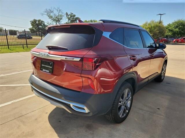 Photo of 2023 Mars Orange Kia Seltos