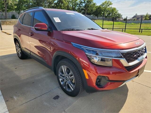 Photo of 2023 Mars Orange Kia Seltos
