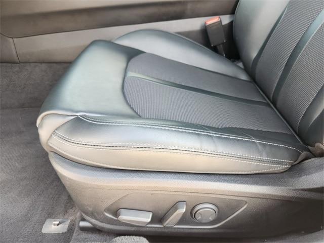 Photo of 2024 Glacial White Pearl Kia K5