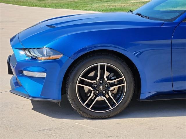 Photo of 2018 Lightning Blue Metallic Ford Mustang