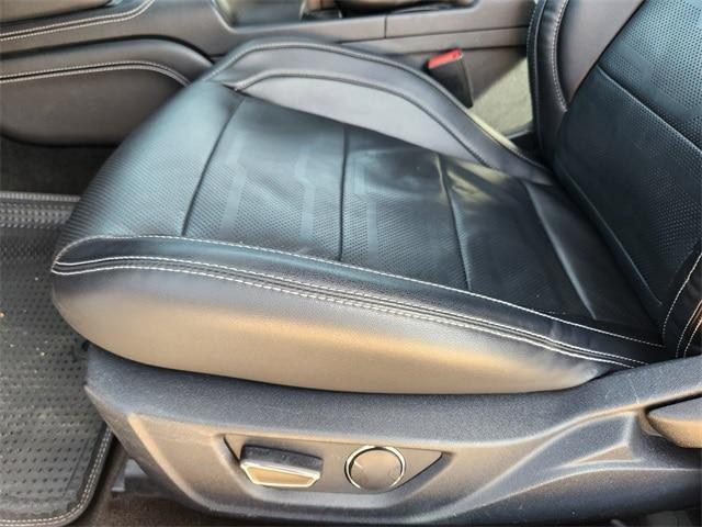 Photo of 2018 Lightning Blue Metallic Ford Mustang