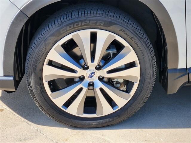 Photo of 2022 Crystal White Pearl Subaru Ascent