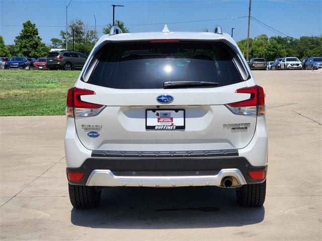 Photo of 2022 Crystal White Pearl Subaru Forester