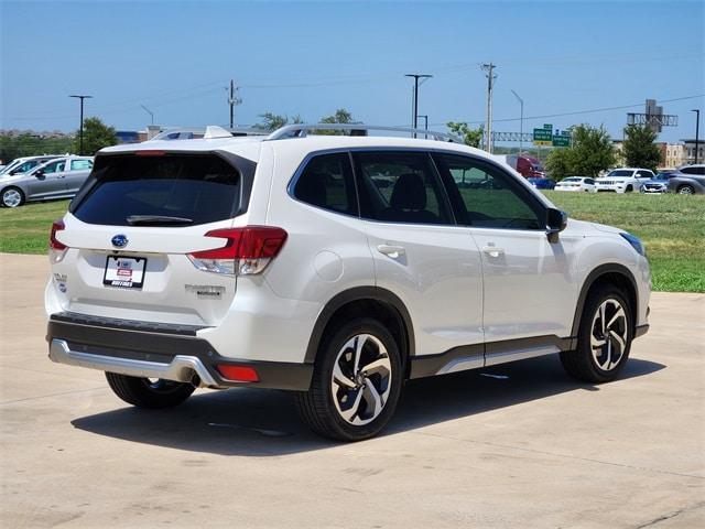 Photo of 2022 Crystal White Pearl Subaru Forester