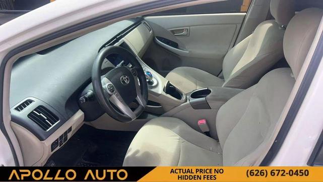 Photo of 2013 White Toyota Prius
