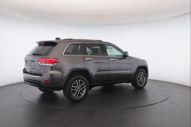 Photo of 2020 Granite Crystal Metallic Clearcoat Jeep Grand Cherokee