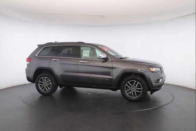 Photo of 2020 Granite Crystal Metallic Clearcoat Jeep Grand Cherokee