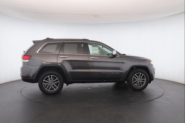 Photo of 2020 Granite Crystal Metallic Clearcoat Jeep Grand Cherokee