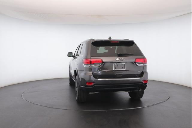 Photo of 2020 Granite Crystal Metallic Clearcoat Jeep Grand Cherokee