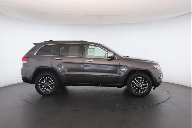 Photo of 2020 Granite Crystal Metallic Clearcoat Jeep Grand Cherokee