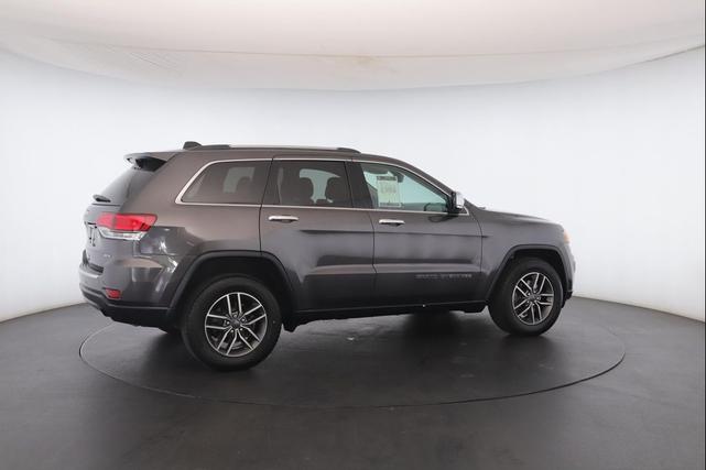 Photo of 2020 Granite Crystal Metallic Clearcoat Jeep Grand Cherokee