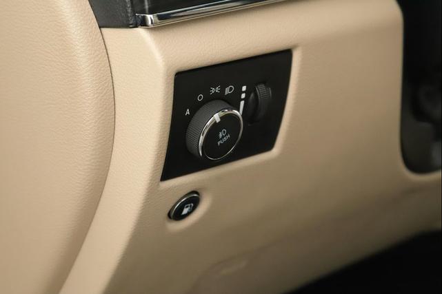 Photo of 2020 Granite Crystal Metallic Clearcoat Jeep Grand Cherokee