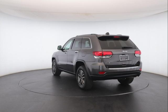 Photo of 2020 Granite Crystal Metallic Clearcoat Jeep Grand Cherokee