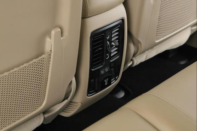 Photo of 2020 Granite Crystal Metallic Clearcoat Jeep Grand Cherokee