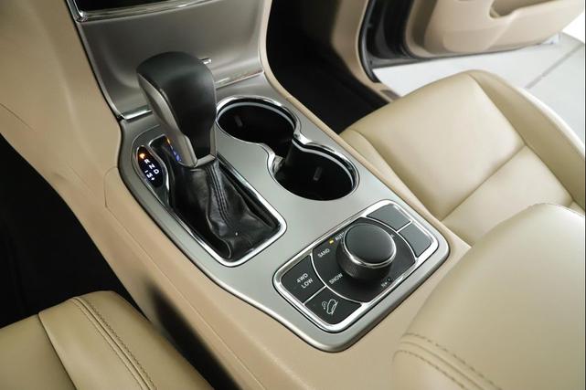 Photo of 2020 Granite Crystal Metallic Clearcoat Jeep Grand Cherokee