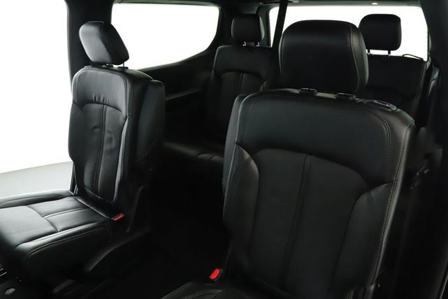 Photo of 2022 Diamond Black Crystal Pearlcoat Jeep Wagoneer