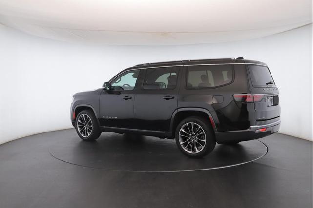 Photo of 2022 Diamond Black Crystal Pearlcoat Jeep Wagoneer