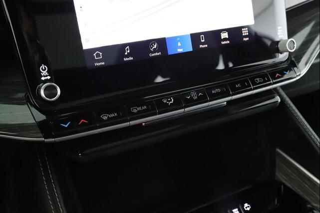 Photo of 2022 Diamond Black Crystal Pearlcoat Jeep Wagoneer