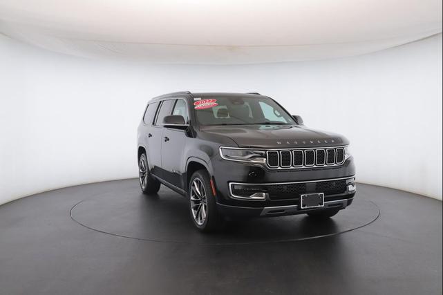 Photo of 2022 Diamond Black Crystal Pearlcoat Jeep Wagoneer