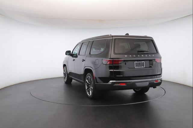 Photo of 2022 Diamond Black Crystal Pearlcoat Jeep Wagoneer