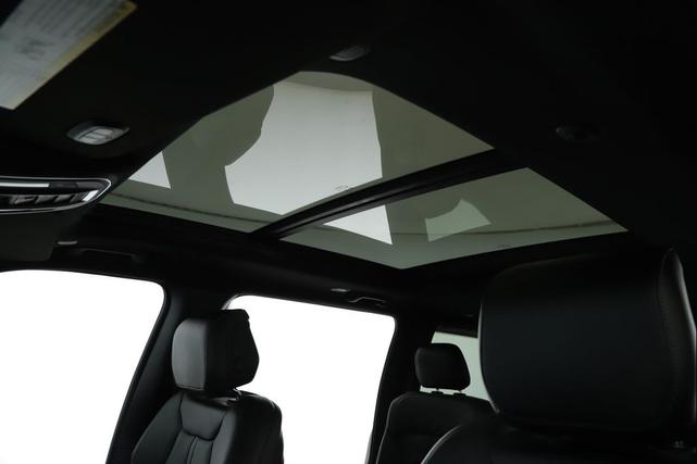 Photo of 2022 Diamond Black Crystal Pearlcoat Jeep Wagoneer