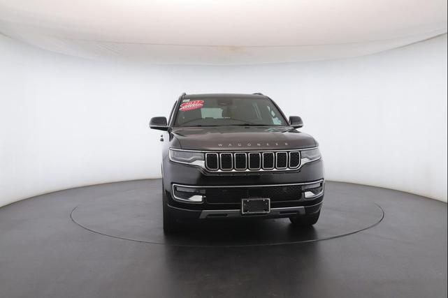 Photo of 2022 Diamond Black Crystal Pearlcoat Jeep Wagoneer