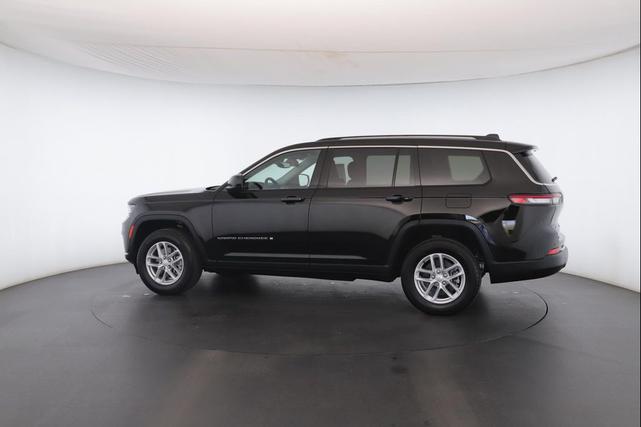 Photo of 2023 Diamond Black Crystal Pearlcoat Jeep Grand Cherokee L