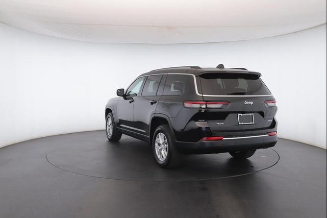 Photo of 2023 Diamond Black Crystal Pearlcoat Jeep Grand Cherokee L