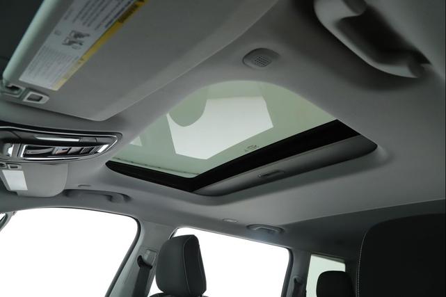 Photo of 2023 Diamond Black Crystal Pearlcoat Jeep Grand Cherokee L