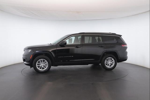 Photo of 2023 Diamond Black Crystal Pearlcoat Jeep Grand Cherokee L