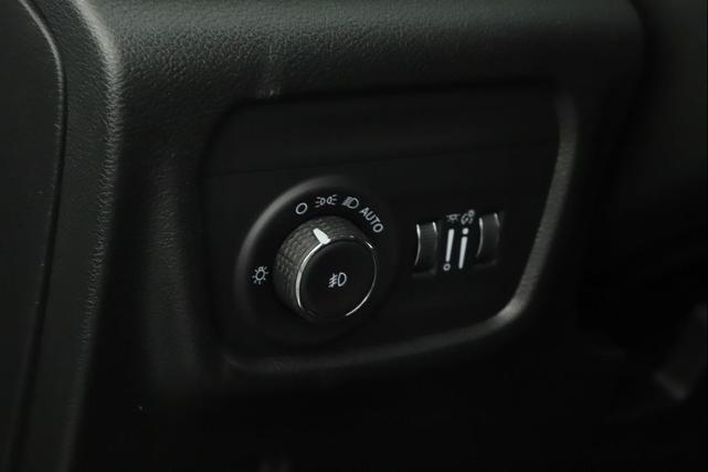Photo of 2025 Bright White Clearcoat Jeep Grand Cherokee