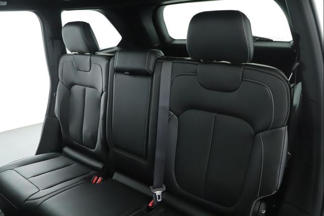 Photo of 2025 Bright White Clearcoat Jeep Grand Cherokee