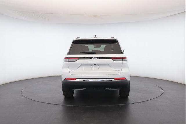 Photo of 2025 Bright White Clearcoat Jeep Grand Cherokee
