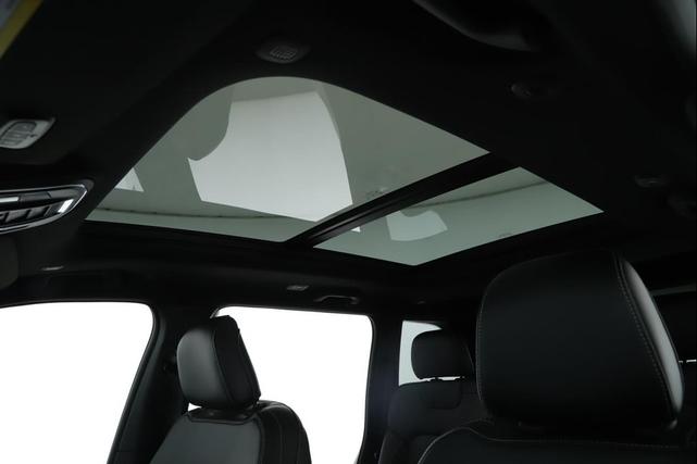 Photo of 2025 Bright White Clearcoat Jeep Grand Cherokee
