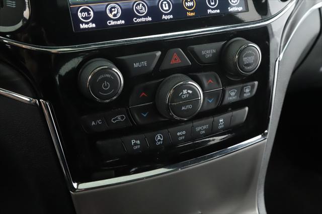 Photo of 2022 Bright White Clearcoat Jeep Grand Cherokee